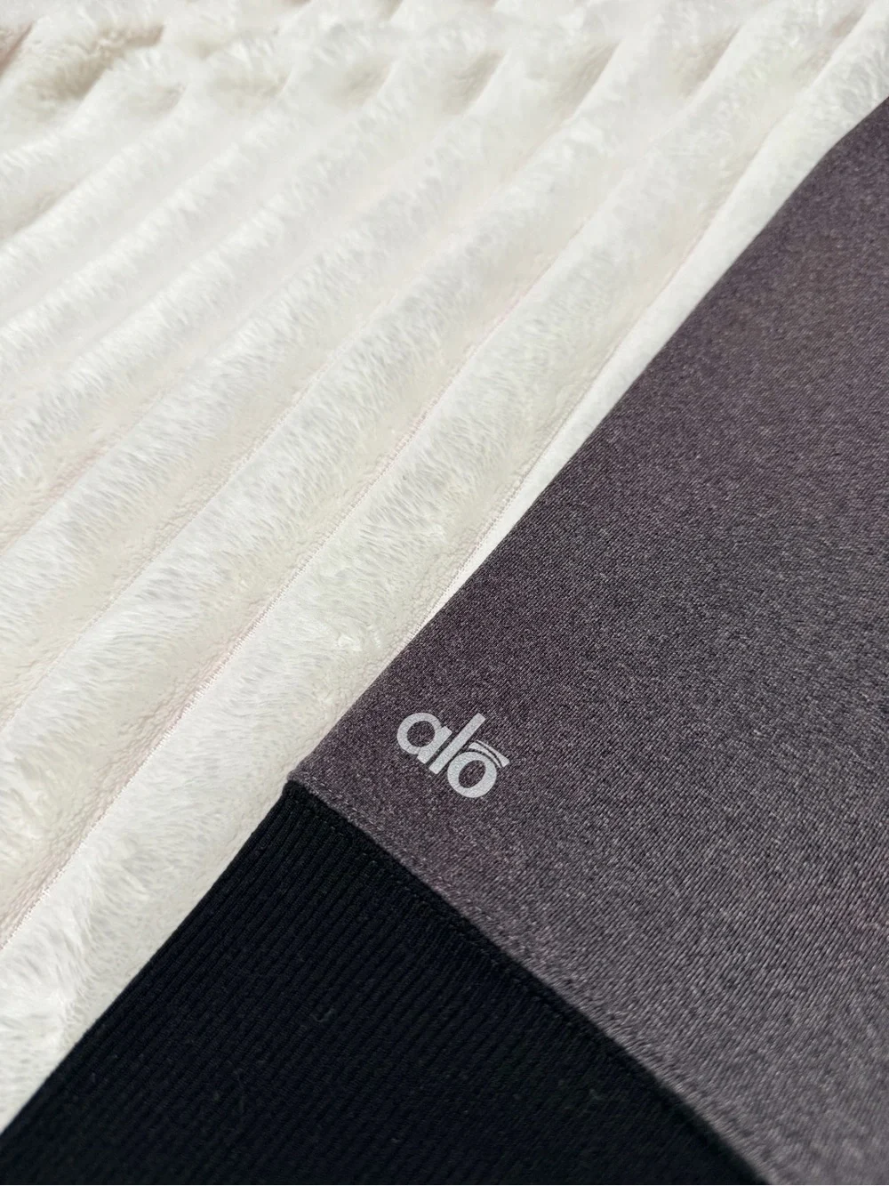 Alo Yoga Goddess Legging | Size Medium ?